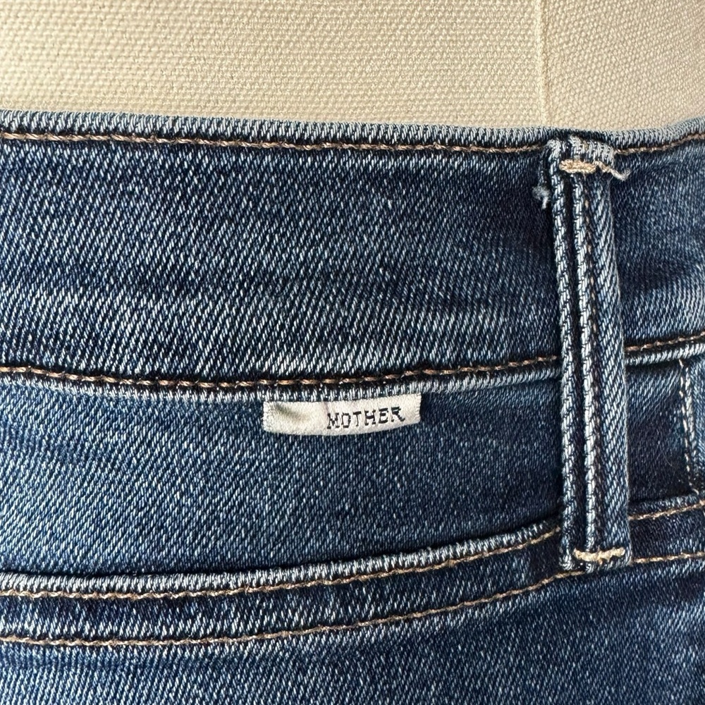 Mother The Lil’ Doozy Fray Jeans in Scorchin Hot Wash Blue Size: 30 - Picture 10 of 15